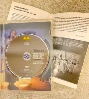 DVD da Ópera: La Cenerentola (de Rossini) com livreto - Foto 3