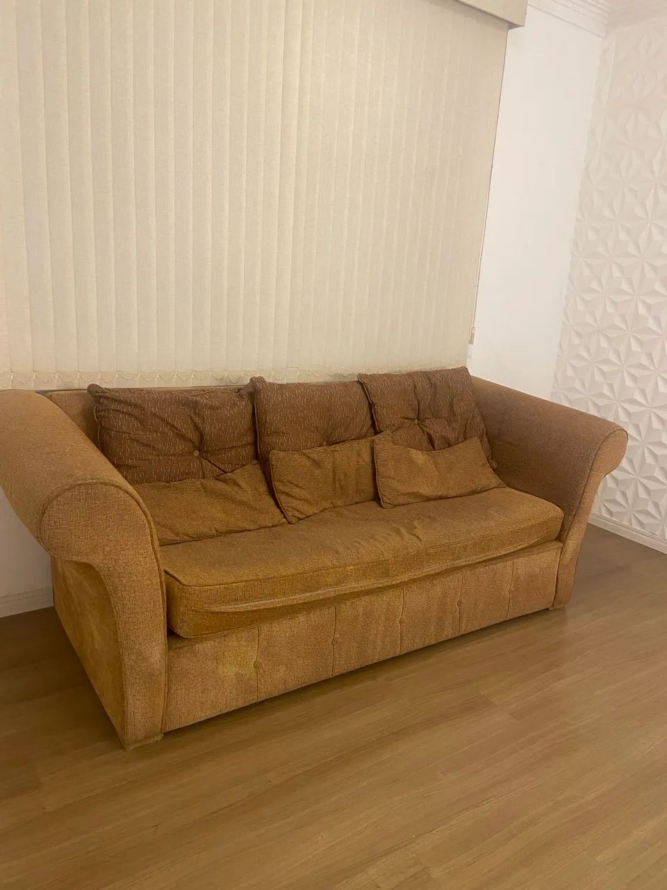 Vendo sofá clássico 3 lugares  - Foto 3