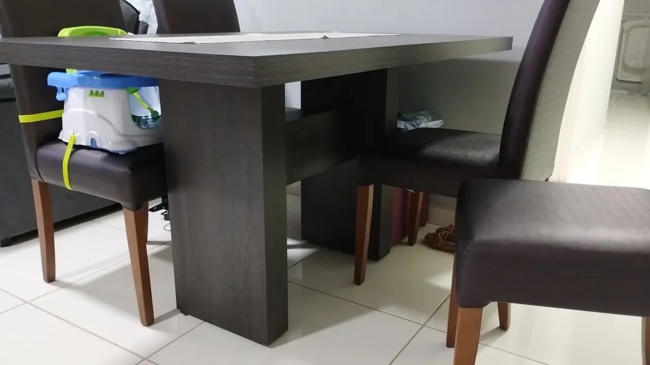 Mesa de jantar com 4 cadeiras . - Foto 2