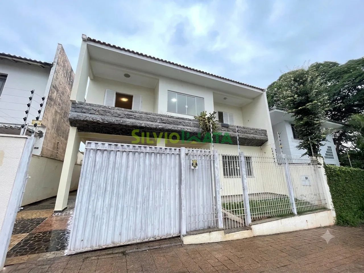 EXCELENTE SOBRADO, 04 QUARTOS SENDO 01 SUÍTE PARA MORAR, PRÓXIMO BOSQUE II, ZONA 02