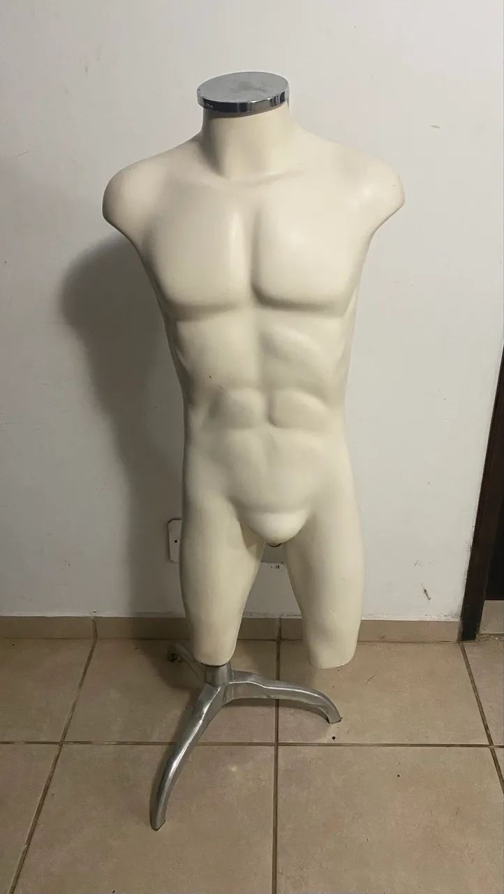 Manequim masculino meio corpo de fibra