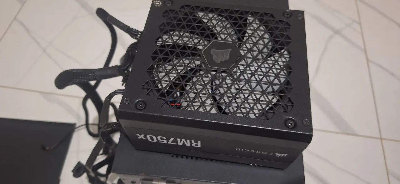 Fonte corsair rm750x 750w full modular  - Foto 2