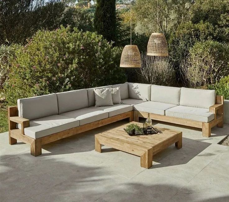 Sofás em madeira maciça 