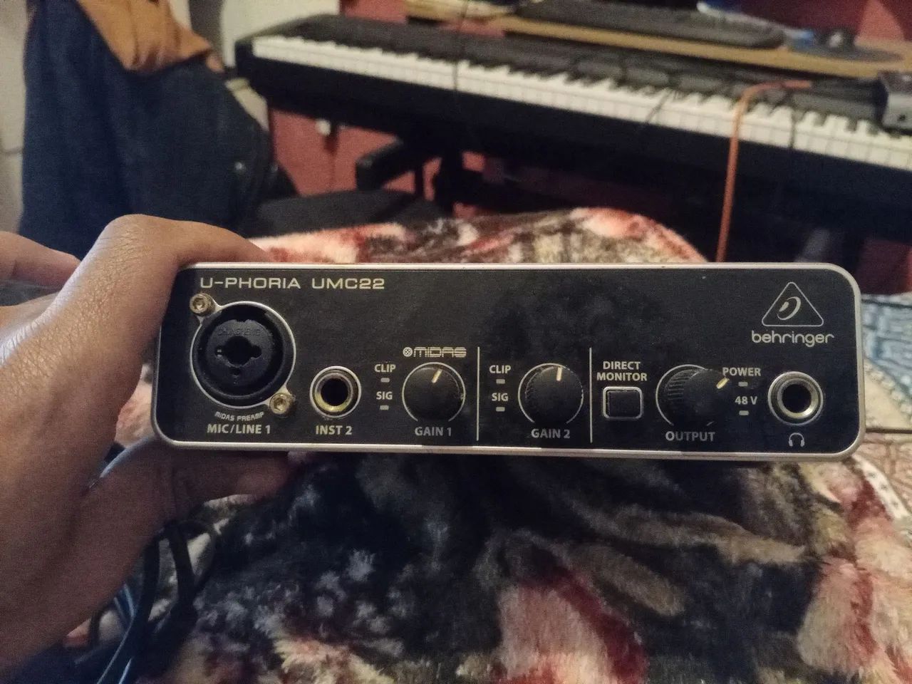Interface de áudio behringer umc22 u-phoria