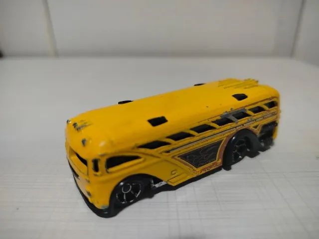 Miniatura Hot Wheels Surfin' School Bus 1/64