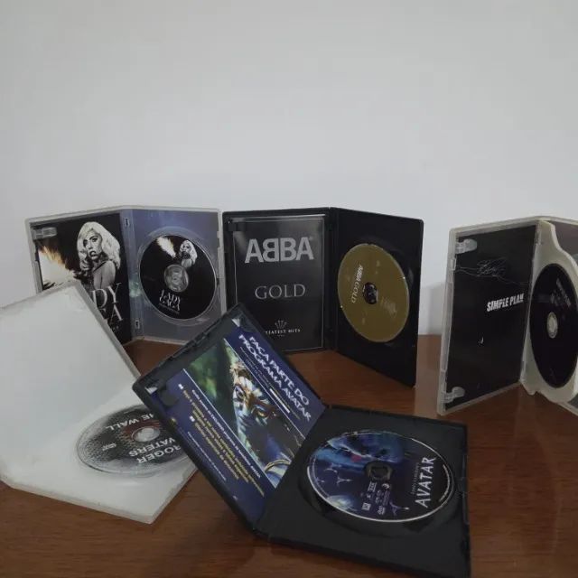 DVDs diversos: ABBA, Roger, Gaga, Avatar, Simple Plan - Foto 3