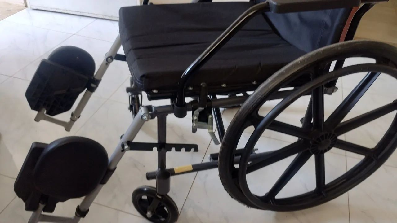 Cadeira de rodas - Foto 4
