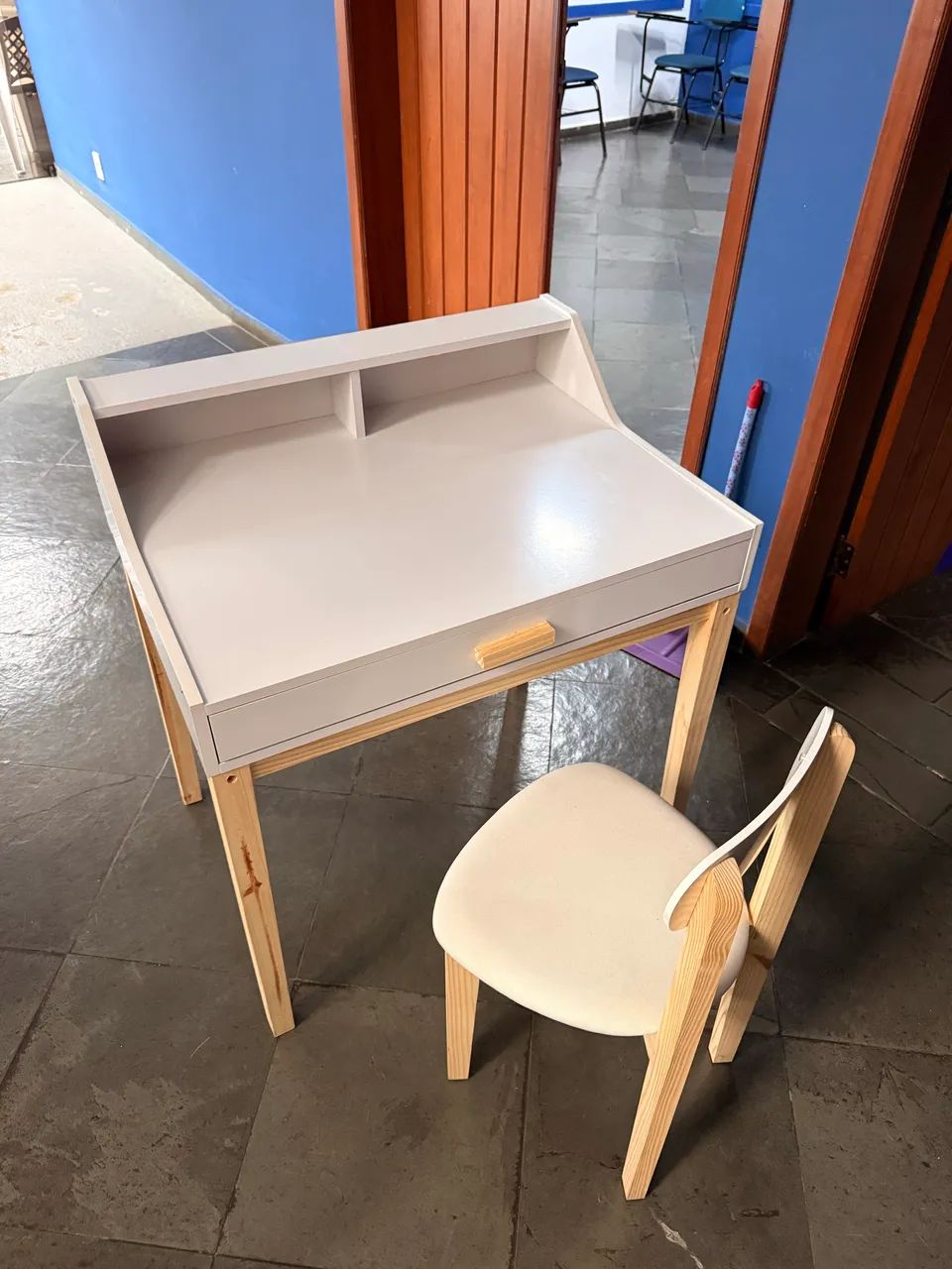 Conjunto mesa cadeira juvenil