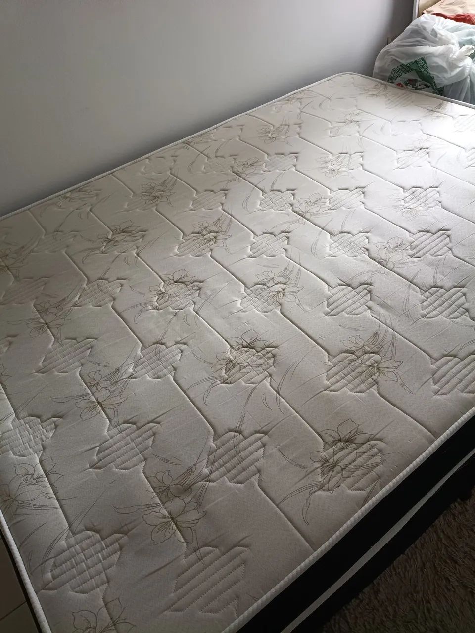 Cama box e colchão seminovos