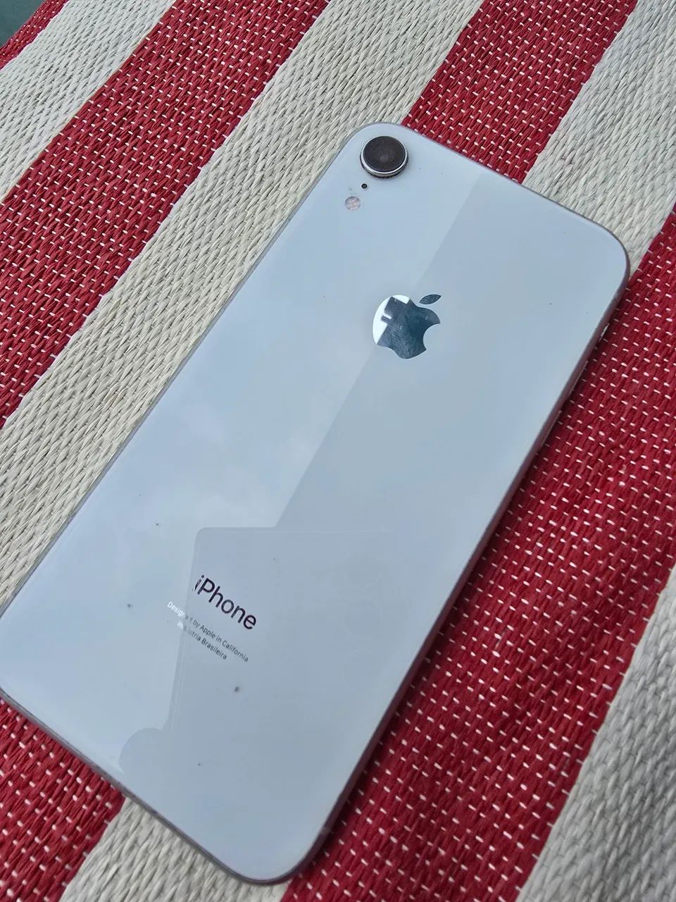 iPhone XR ホワイト IPHONE XR 64GB branco - Celulares e Smartphones