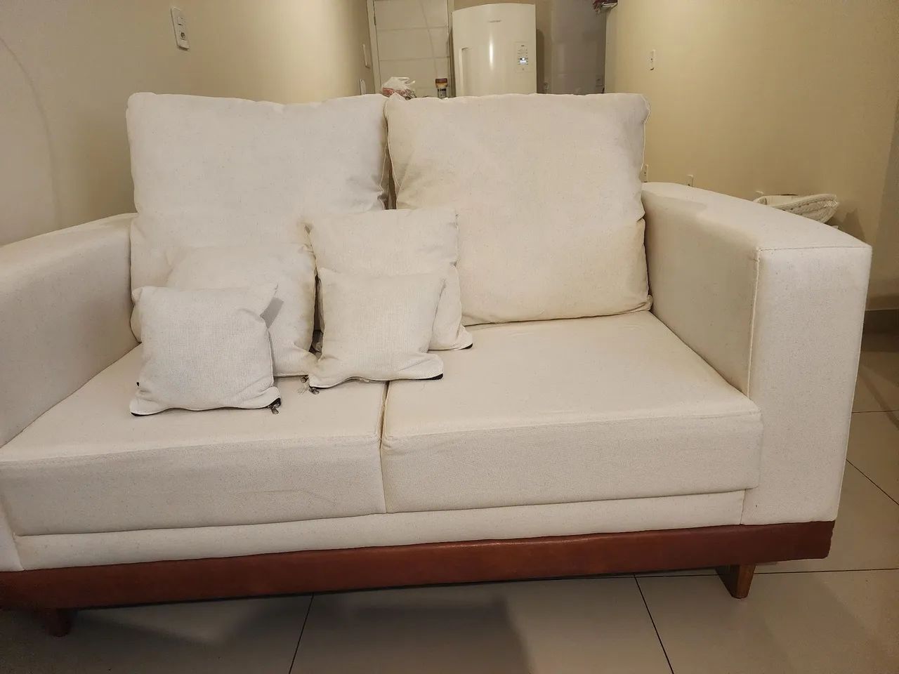 Vendo sofá Living Off White novo. - Foto 4