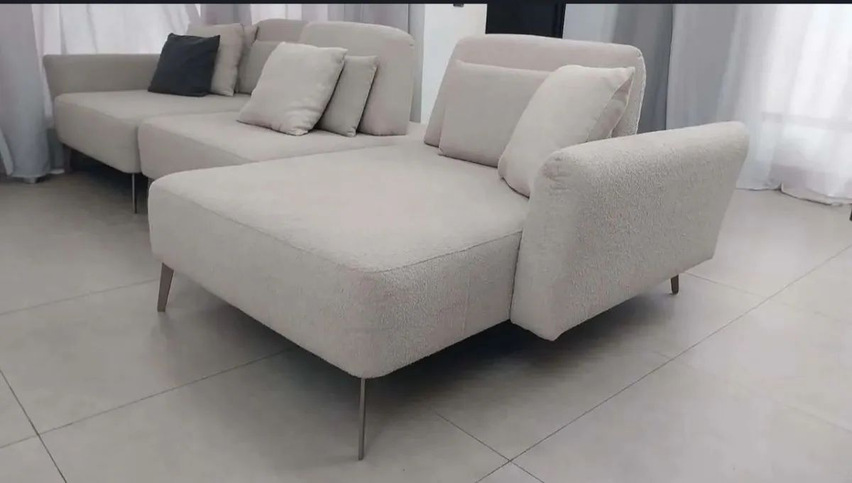 Sofá Modular de Alto Padrão com Chaise (3,44m) - Design Sofisticado - Foto 4