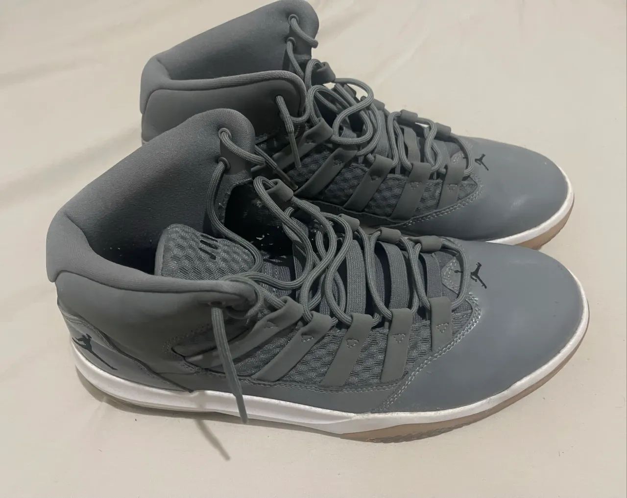 Tênis Air Jordan Max Aura ( cinza)