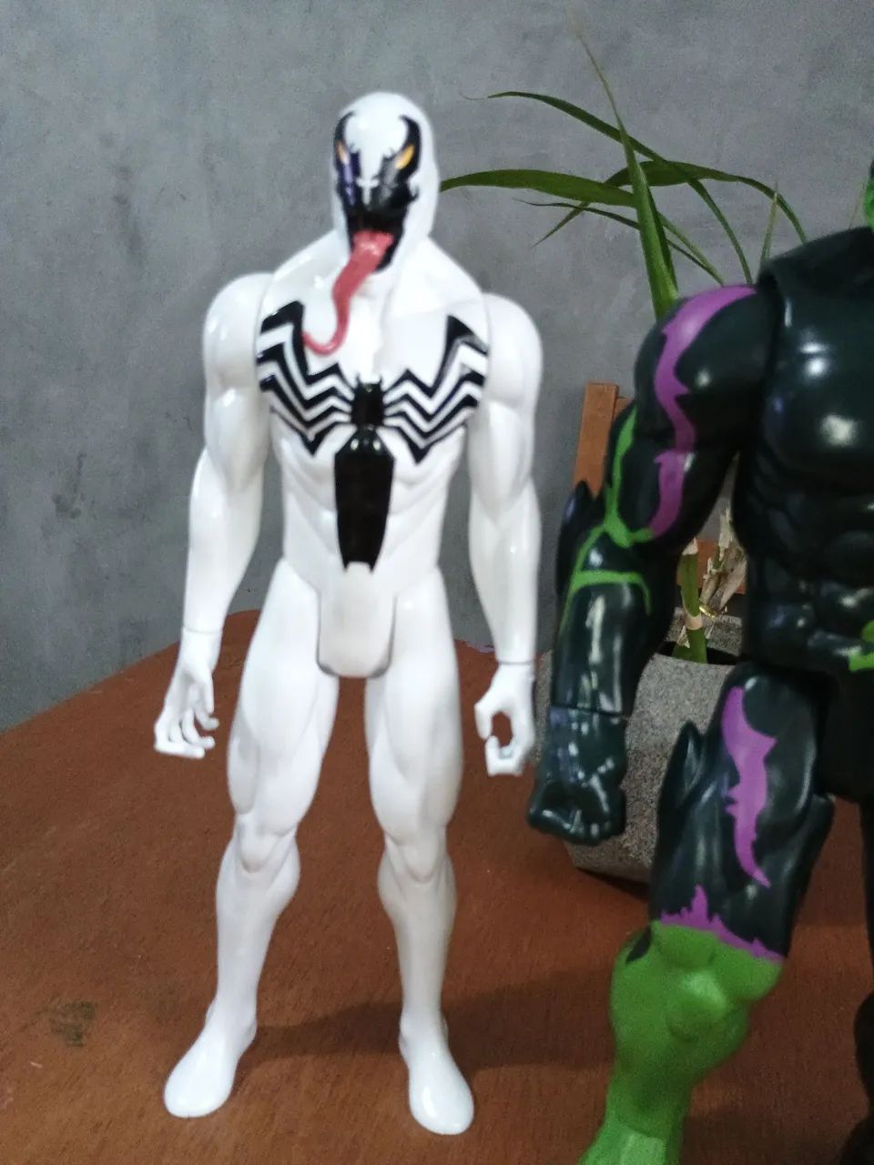 Bonecos Marvel Raro 30 cm - Foto 2
