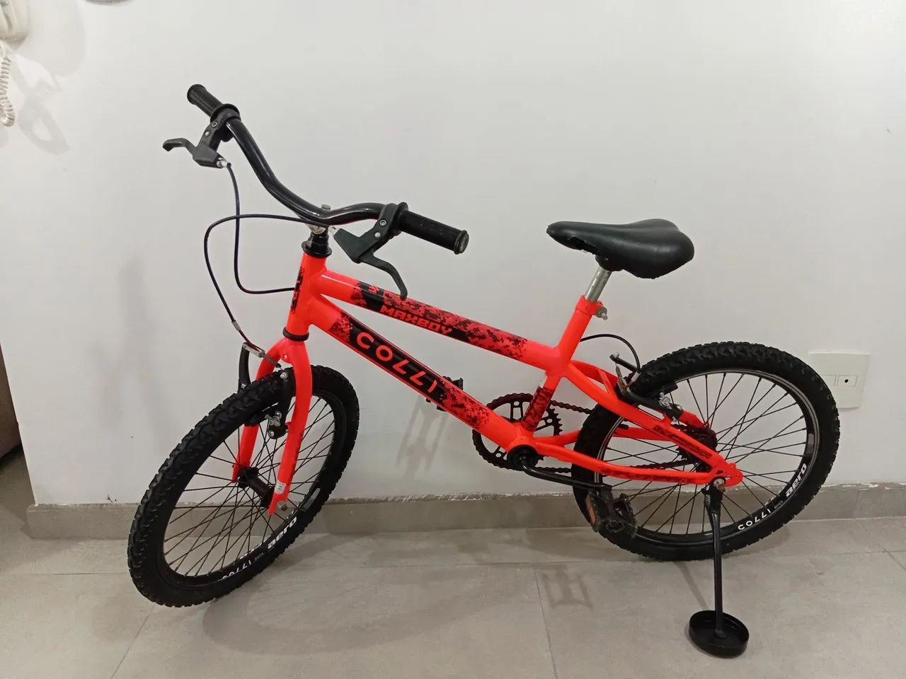 Bicicleta infantil laranja florescente  - Foto 4