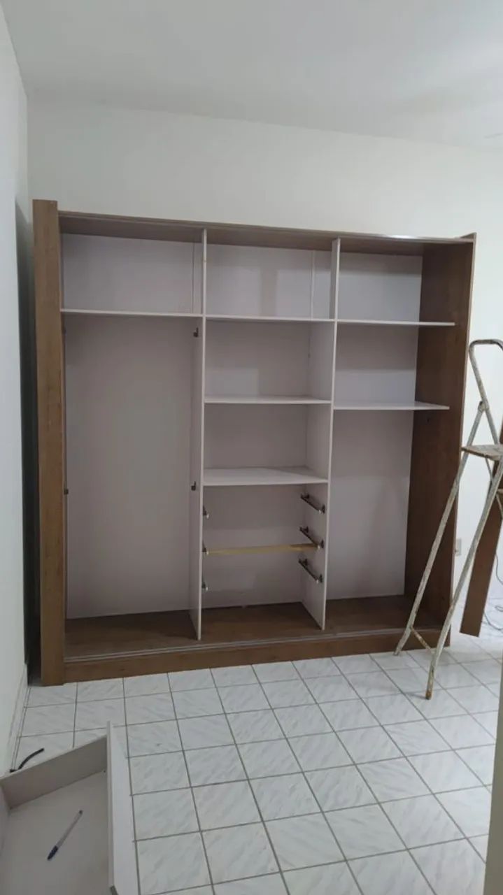 Vendo guarda roupa no valor de 750 reais com  entrega e montagem  - Foto 2