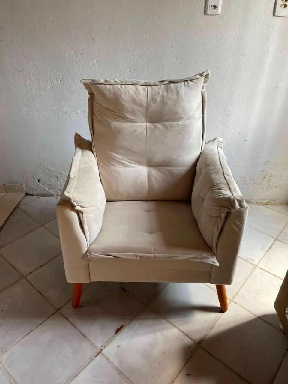 Vendo poltrona com banqueta - Foto 2