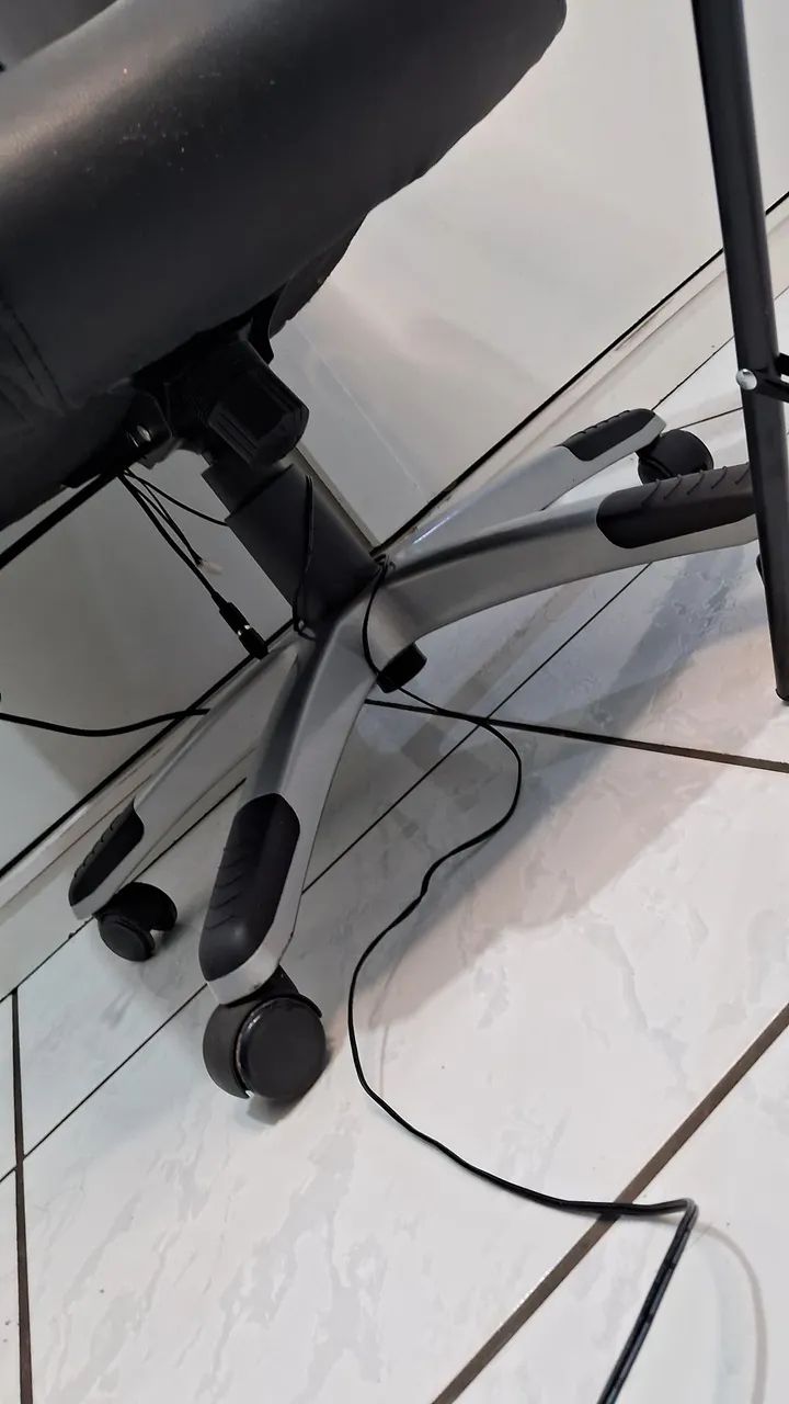 Cadeira giratória massageadora e aquecedora gamer/escritório  - Foto 6