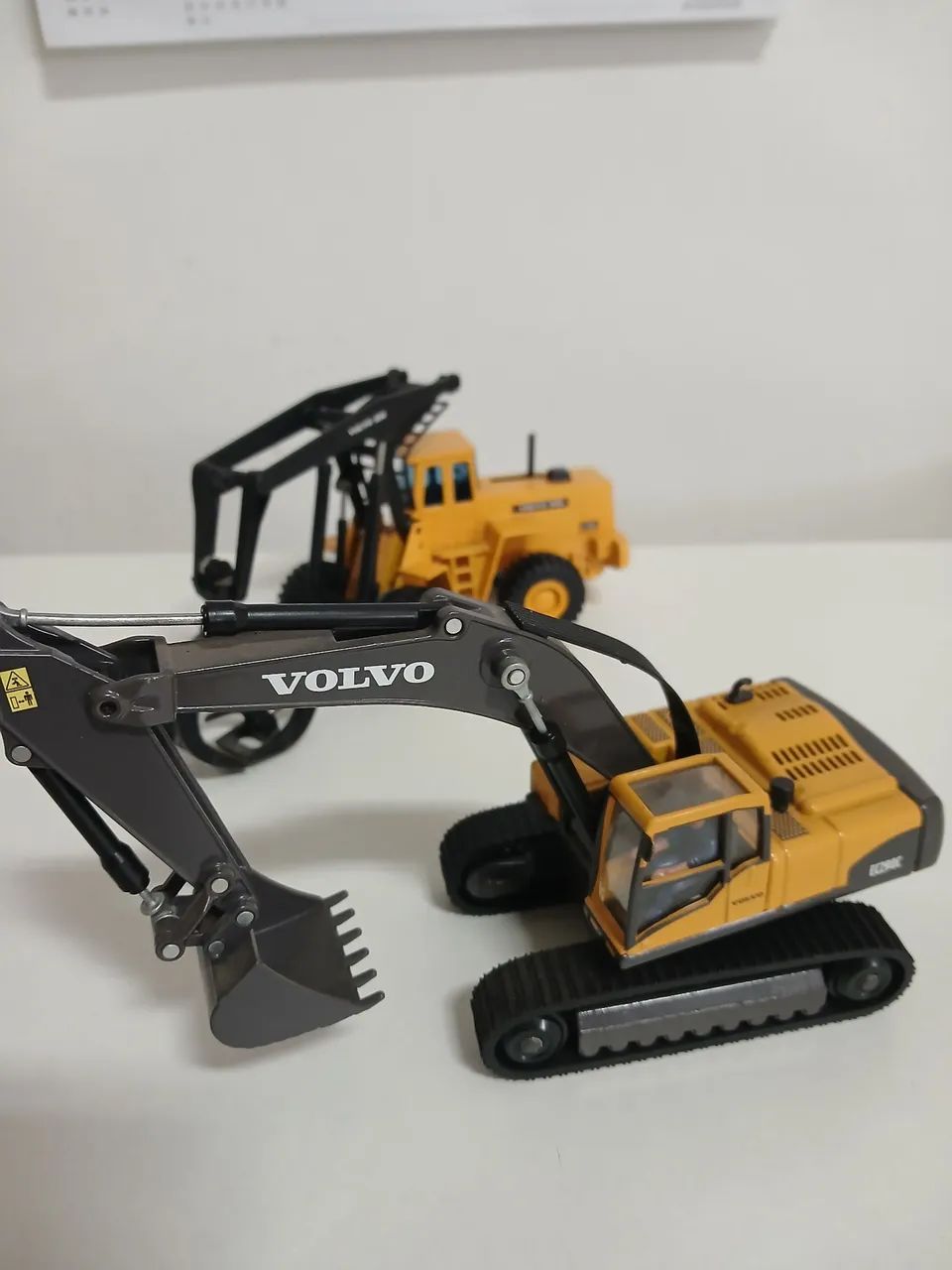MINIATURAS VOLVO BM L160 e VOLVO EC 290C 1:50 - Foto 3