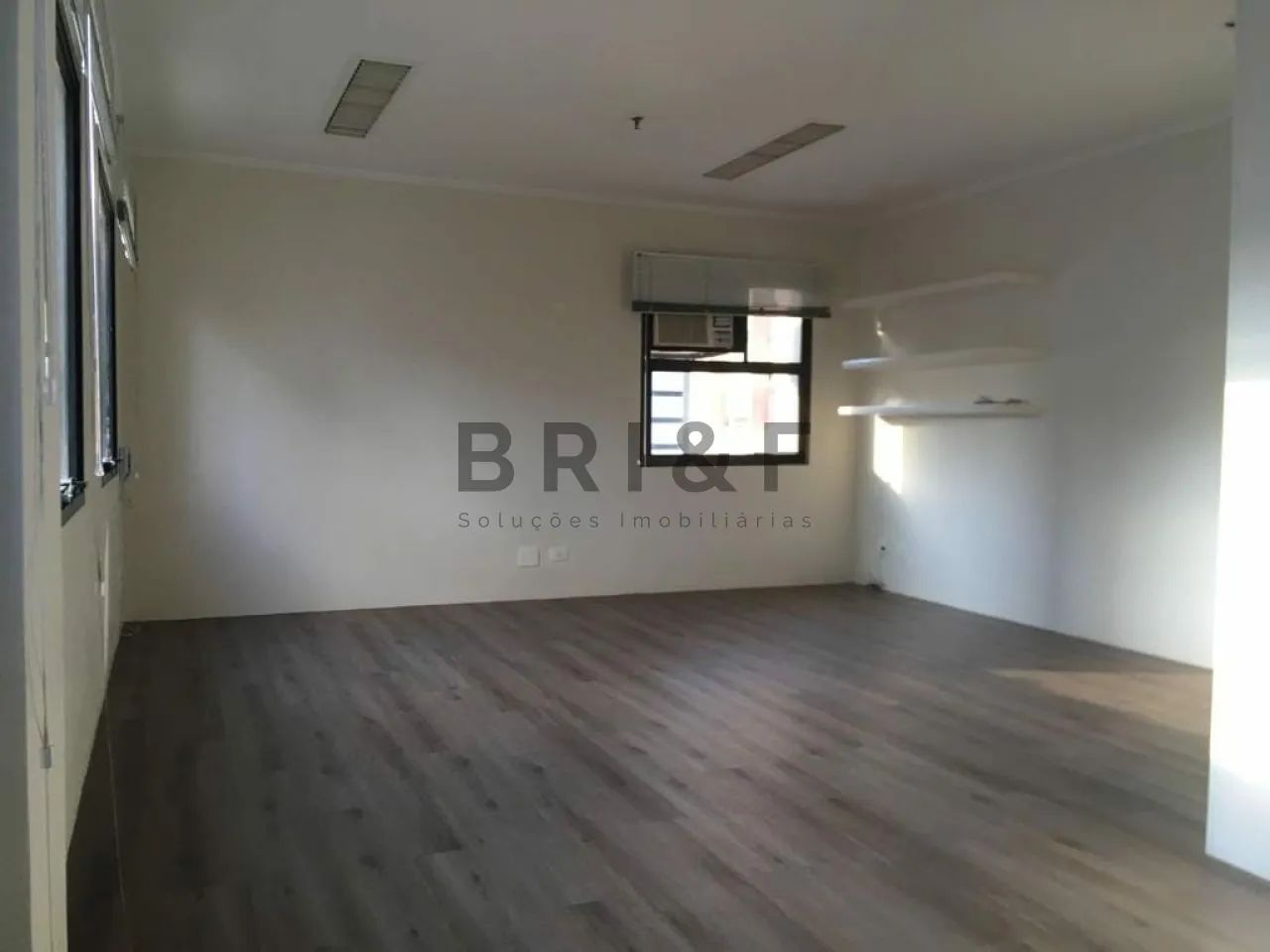 Oportunidade de sala comercial para venda na Vila Nova Conceição, compre já com inquilino!