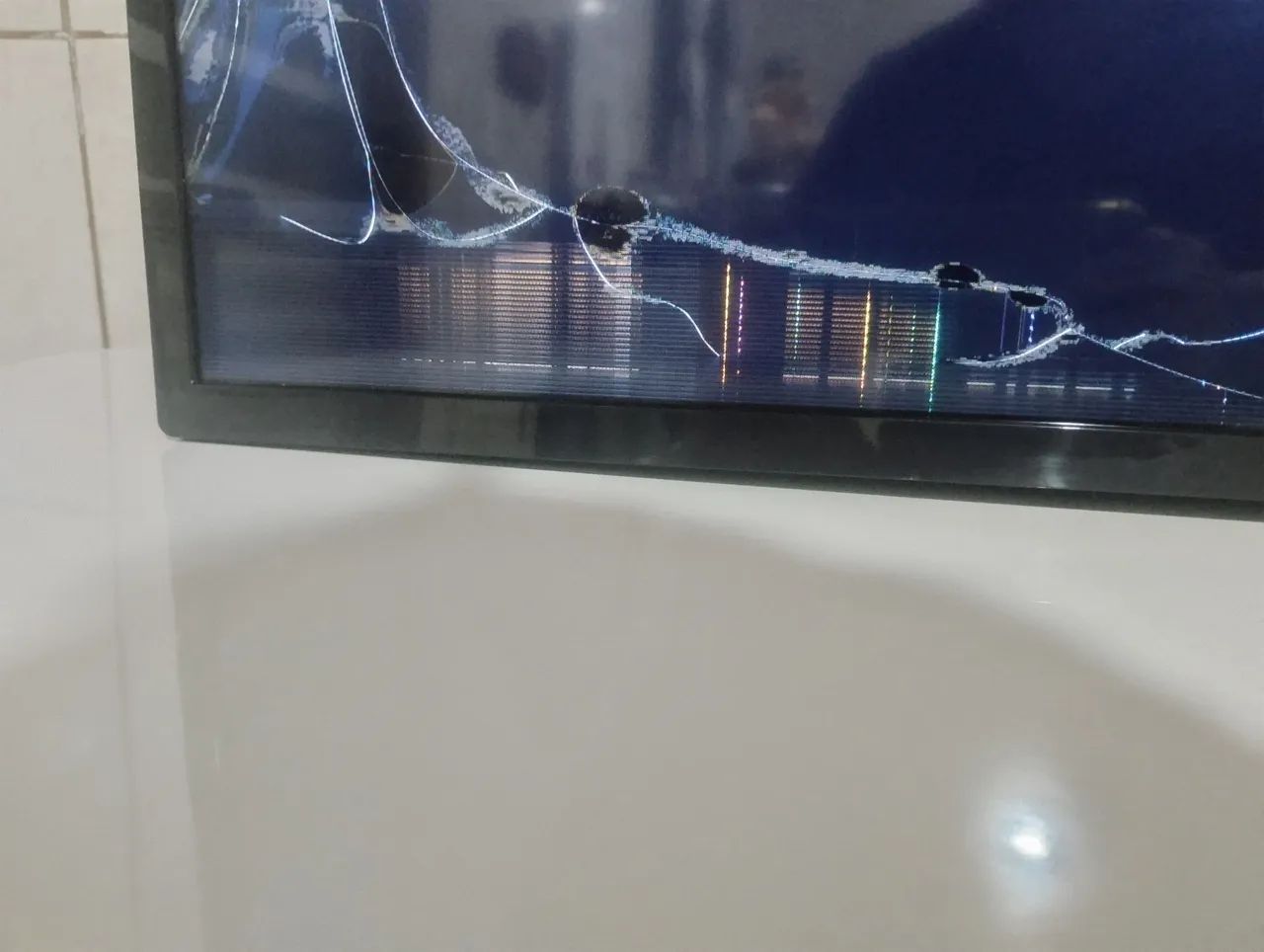 Tv RoKU AOC 43 polegadas tela quebrada (Mooca) - Foto 4