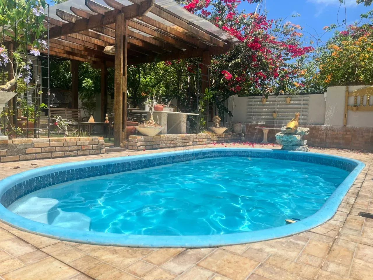 Casa a venda com 3 quartos, 1 suite, 2 vagas em Jacuma - Conde/PB