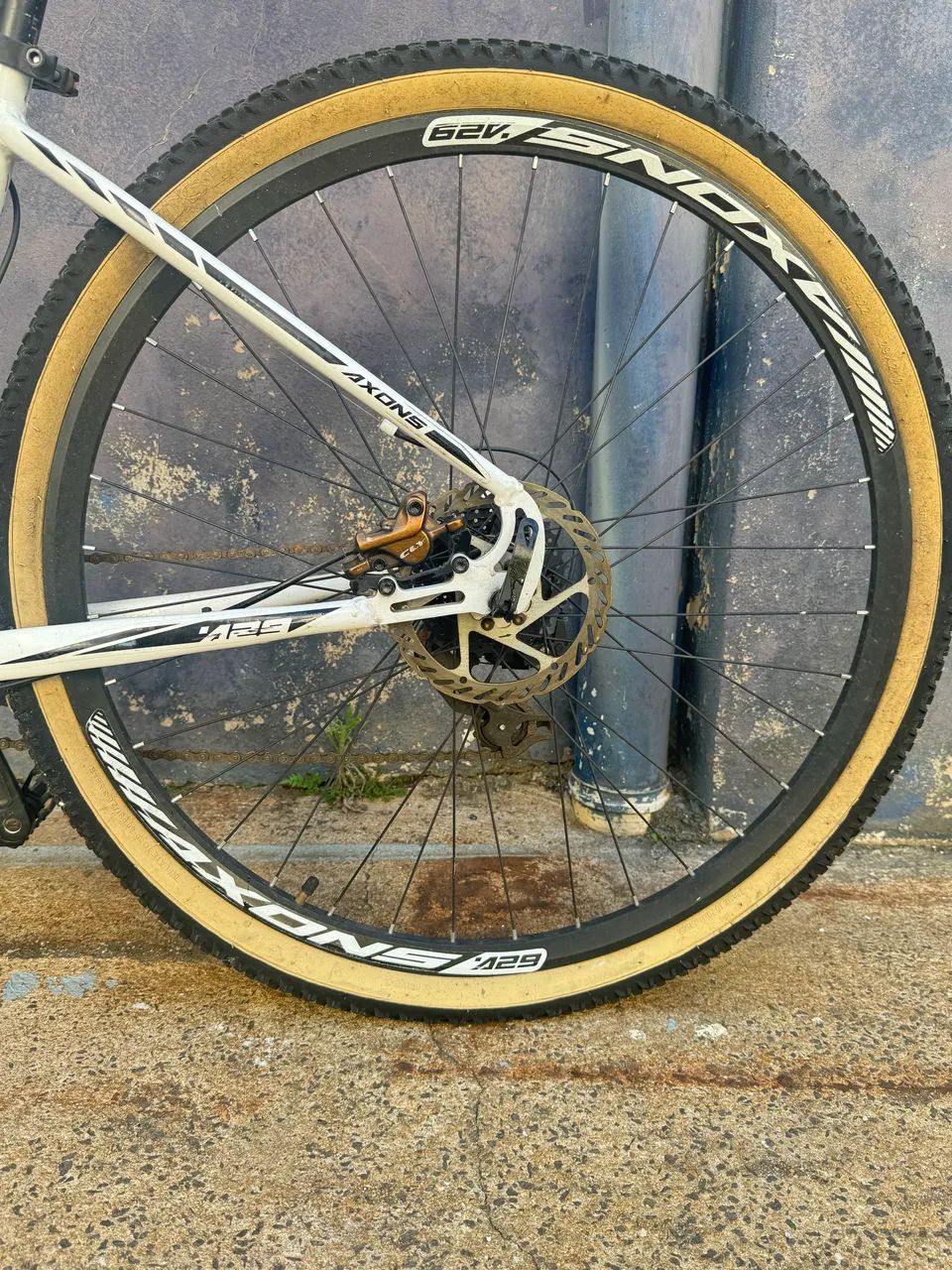 Vende-se bicicleta axons aro 29 semi-nova - Foto 4