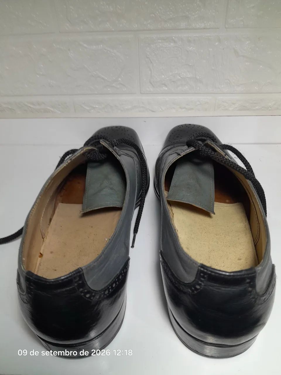 Sapato masculino de couro bicolor usado - Foto 4
