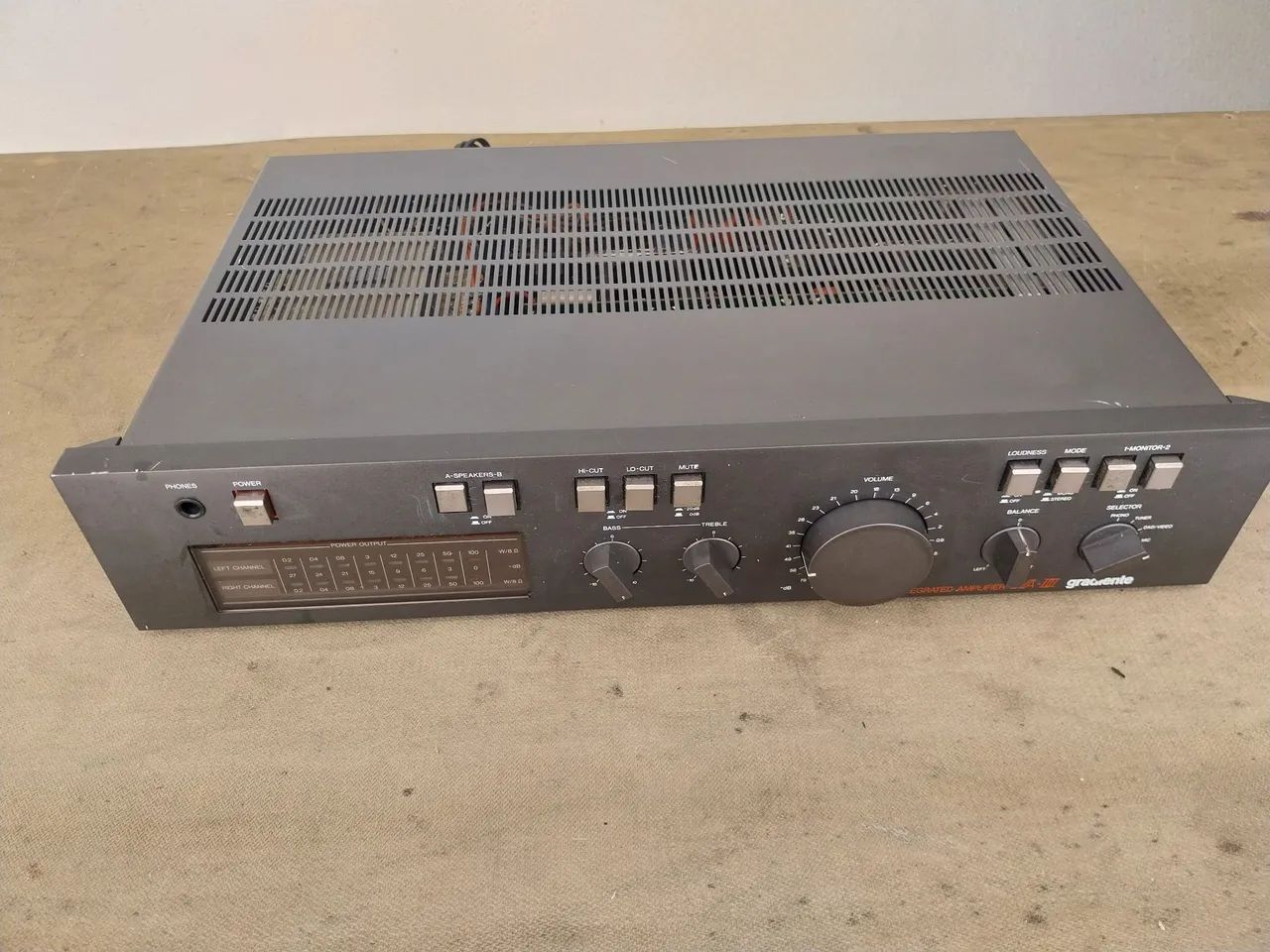 Vendo receiver Gradiente modelo IA2 conservado e funcional. 