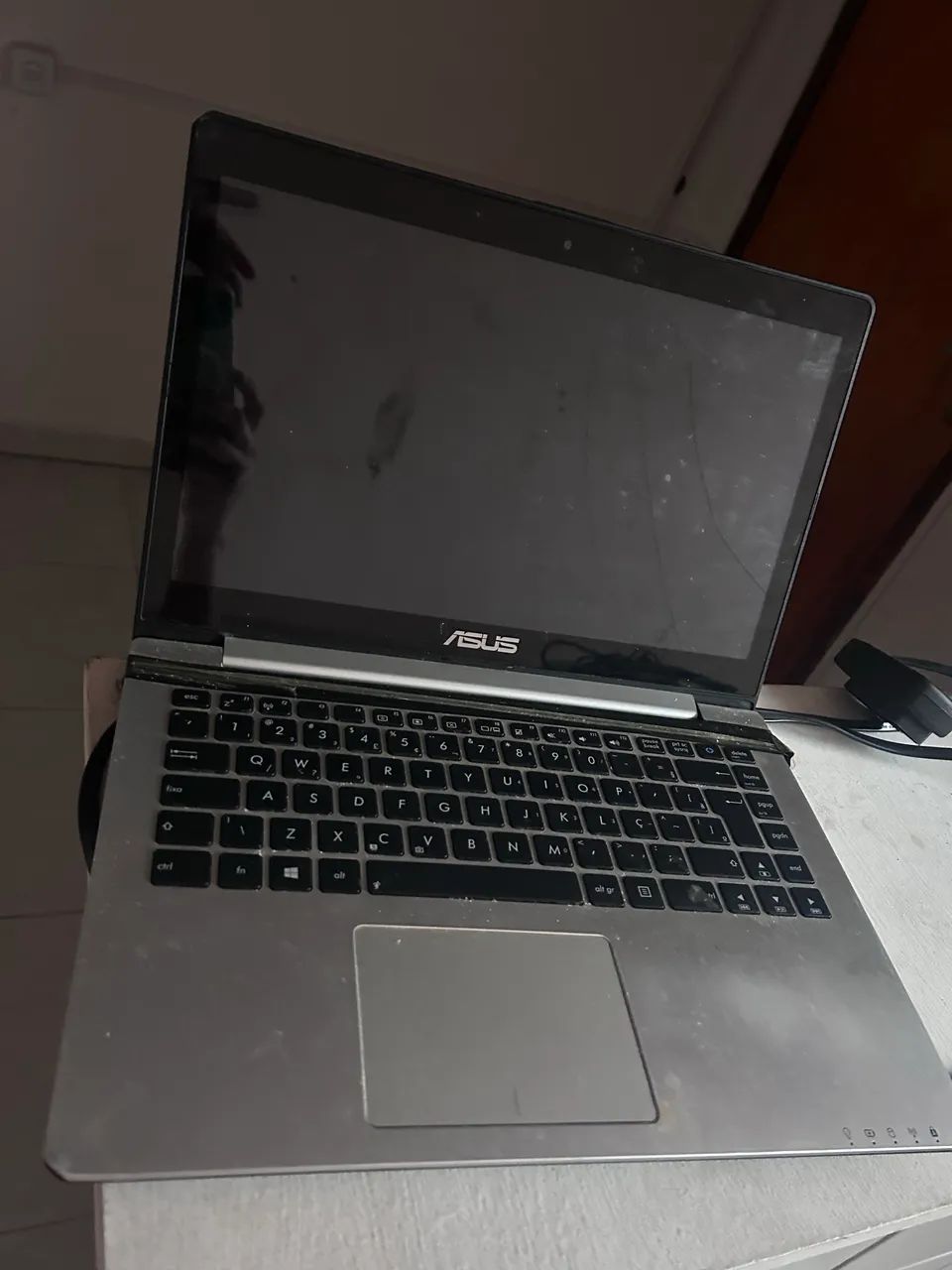 Notebook asus i5. 400,00