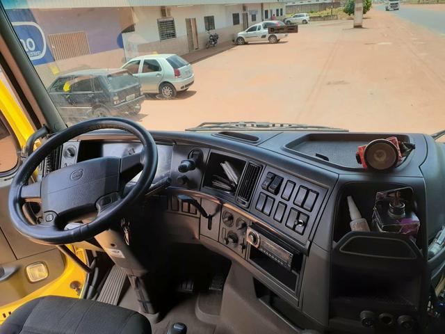 Volvo Fh 440 6x4 i-shift 2009/2010 Rodotrem Guerra 2010/2010 com pneus