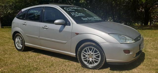 Ford/ Focus Ghia 2001