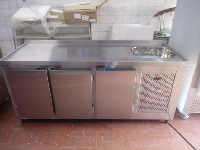Balcão refrigerado em aço inox com condimentadora sob medida - Foto 2