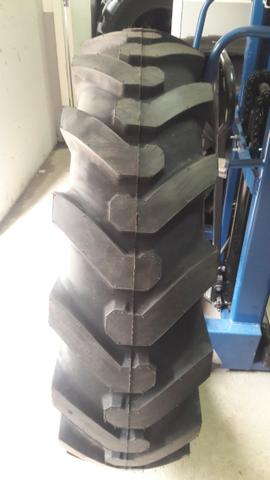 Pneus para maquinas pesadas e empilhadeiras industriais - Foto 4