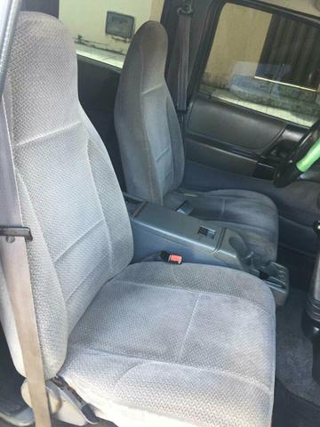 Vendo e troco ranger 2002 a diesel troco por hilux do mesmo ano - Foto 5