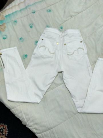 Calça jeans branca tam: 38 Cós alto, R$20 - Foto 3