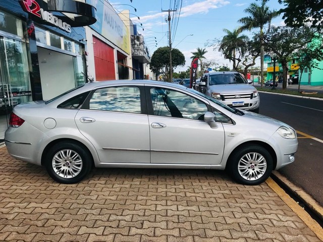 FIAT LINEA ESSENCE DUALOGIC 1.8 FLEX 16V 4P