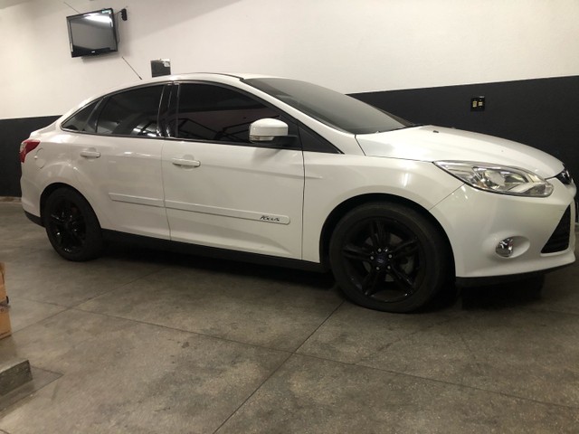 FOCUS SEDAN 2015 AUTOMÁTICO !