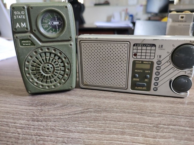 Dois rádios antigos 