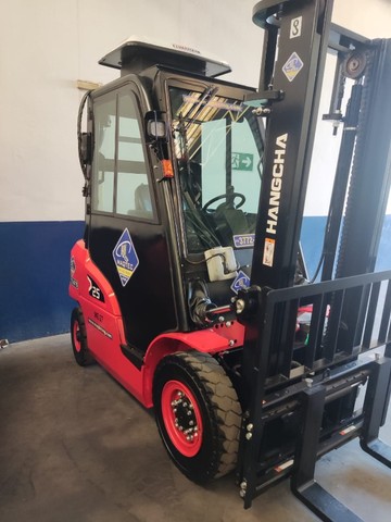 Locação de empilhadeira cabinada a diesel - Foto 2