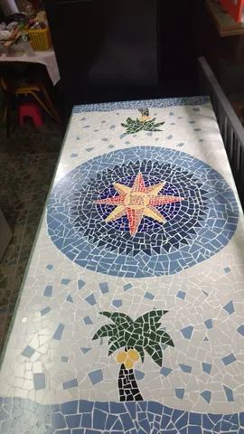 Mesa de Madeira Maciça com Tampo Feito em Mosaico (1,81 m x 0,82m) - Foto 2