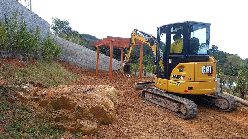 Aluguel de escavadeira e mini carregadeira 