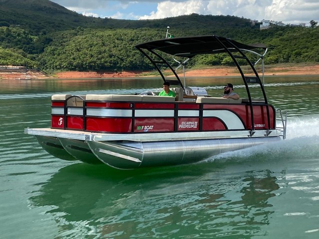 Pontoon F-Boat 7500 com Motor de popa 200 HP Mercury  - Fluvimar Catamarã