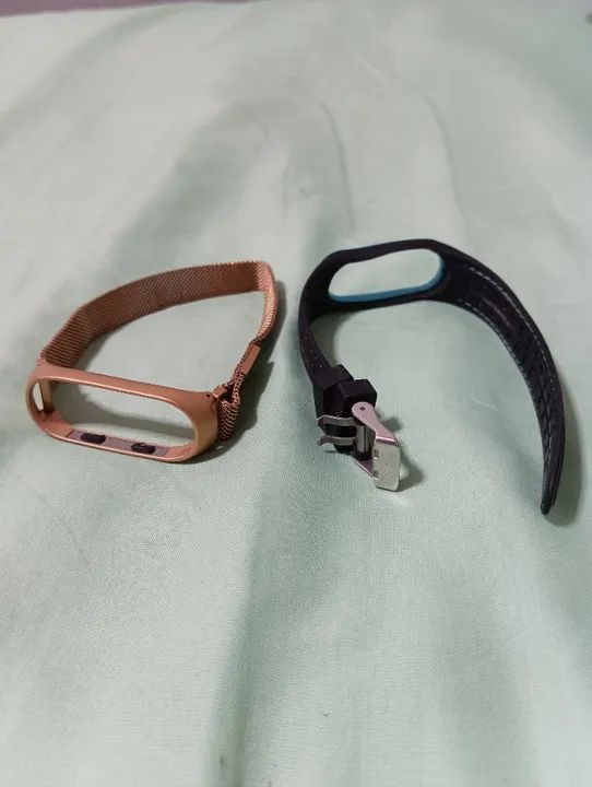 Vendo duas  Pulseira miband 4 semi novo - Foto 3