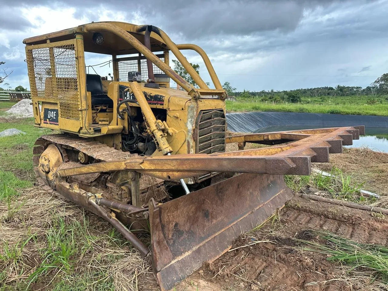 Trator de Esteira Caterpillar D4E ou no crédito R$ 200.000,00