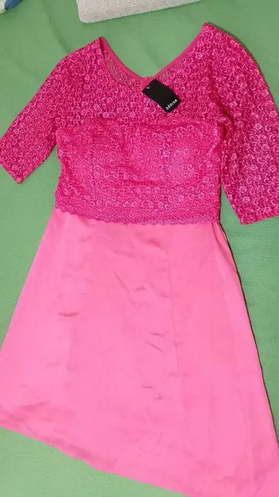 Vestido Rosa em Renda com Saia Lisa BAIXOUUU!!!