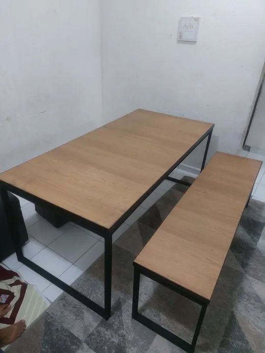 Mesa de Jantar com Banco em Madeira e Aço