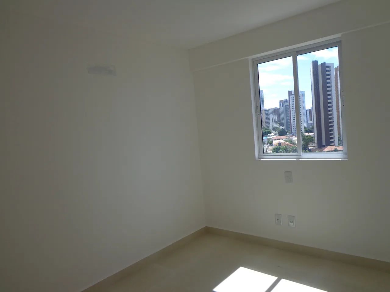Apartamento 04 quartos, varanda, andar baixo, área de lazer completa, próximo ao Colégio E - Foto 5