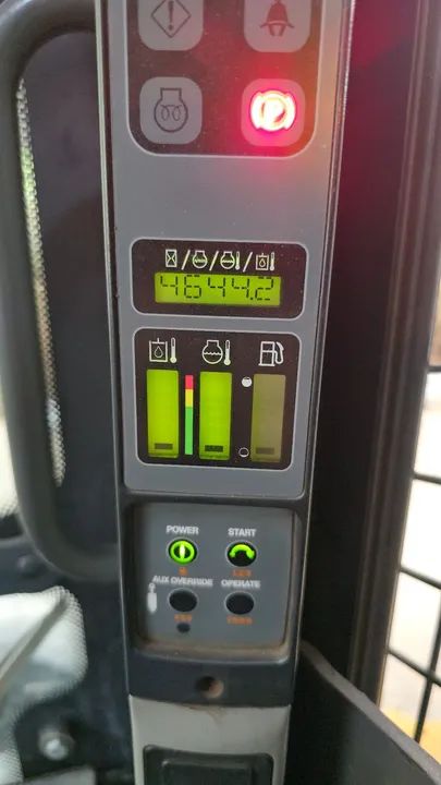 Minicarregadeira CASE SR175 2017 com ar condicionado 