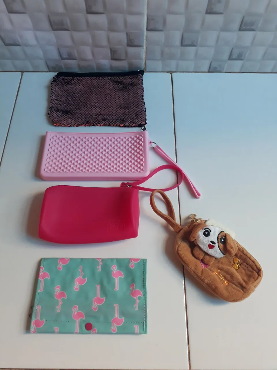 Necessaires